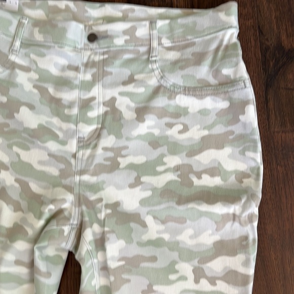 Time and Tru High Rise Stretch Fitted Gray Camo Jegging Size XXL (20) - Picture 5 of 12